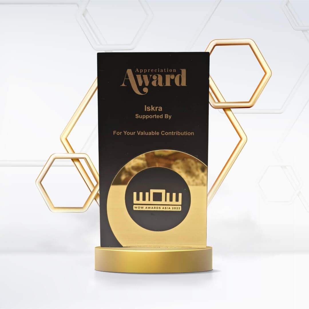 Award with geometric design, honoring valuable contribution at WOW Awards Asia 2023.